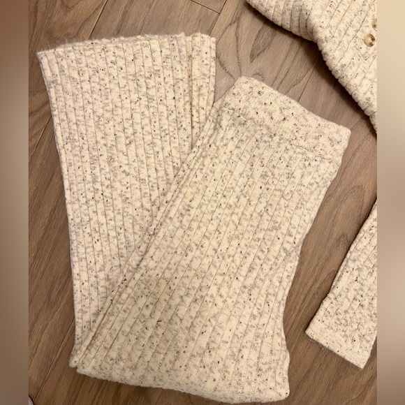 Heartloom “oat” sweater lounge set - Picture 5 of 6